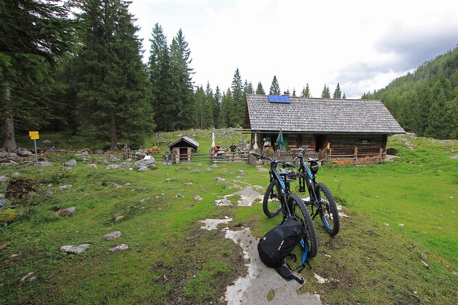 Guided e-bike tour of the alpine pastures in the Salzkammergut - Gosauseen at the finish: your visual reward