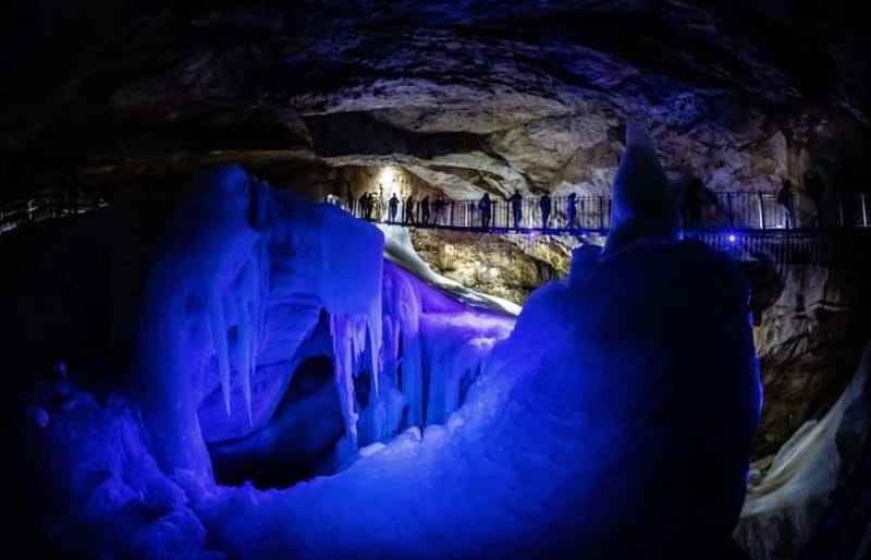Hallstatt & Ice Cave & 5 fingers Private Trip From Salzburg - Entering the day: why this combo works from Salzburg