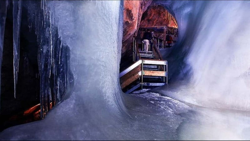 Hallstatt & Ice Cave & 5 fingers Private Trip From Salzburg - Inside Dachstein Giant Ice Cave: colors, sound, and the rope bridge moment