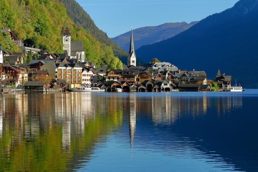 Hallstatt, St Gilgen Private Tour From Salzburg - St. Gilgen afternoon: Mozart House exterior and lake views