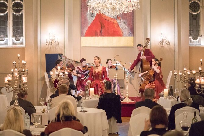 Mozart Dinner Concert in Salzburg - Amadeus Consort Salzburg: Rokoko Costumes and Live Vocal Power