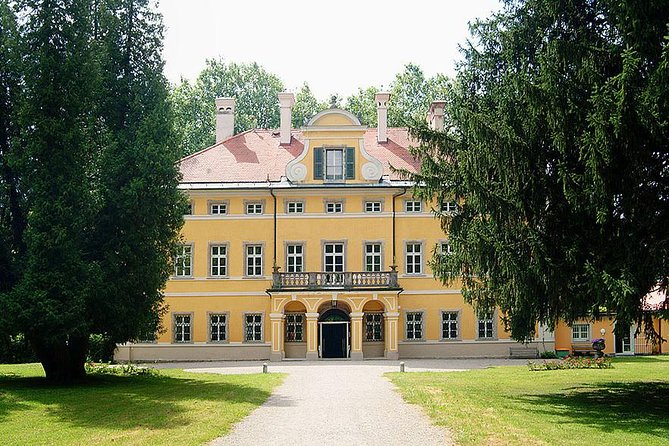 Private Tour The hills are alive: a tour to locations of the Sound of music film - Schloss Hellbrunn: gazebo and park time without paying extra