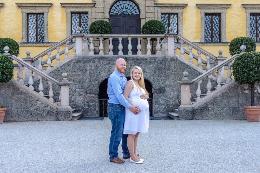 Salzburg City: private photoshoot at Salzburgs landmarks - Finishing at Goldene Kugel Kunstprojekt Sphaera