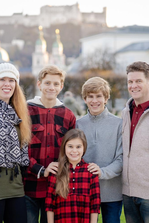 Salzburg City: private photoshoot at Salzburgs landmarks - Getreidegasse: portrait-friendly old-town energy