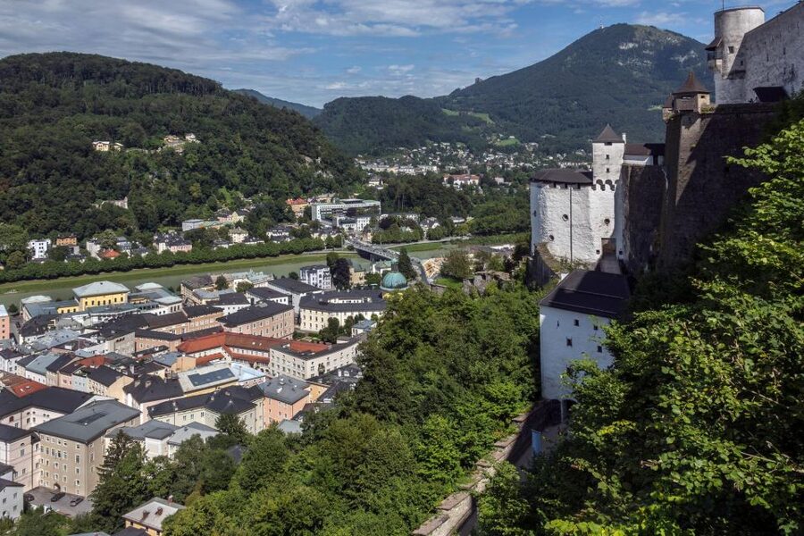 Salzburg: Express Walk with a Local in 60 minutes - Small Group Size and the Walking Pace You’ll Actually Enjoy
