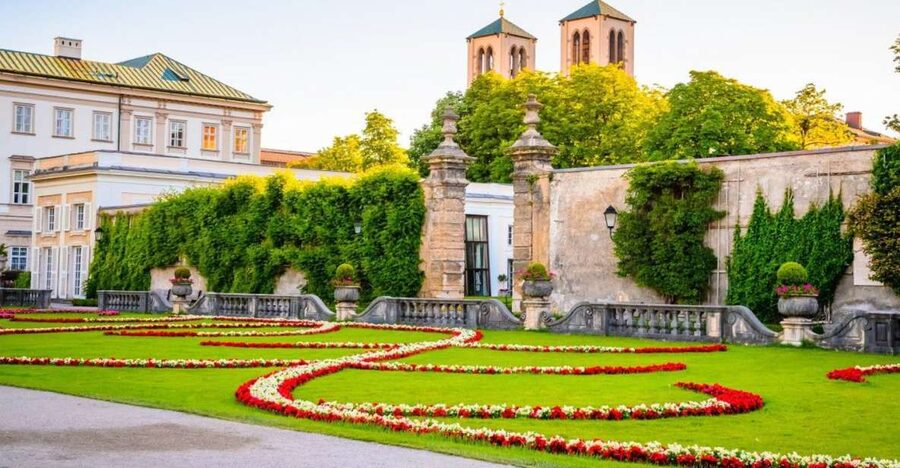 Salzburg: Life of Mozart Private Guided Walking Tour - A private Mozart walk that stays on your clock