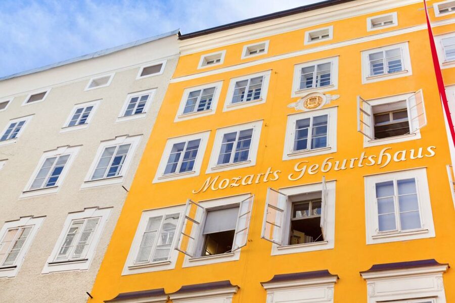 Salzburg: Life of Mozart Private Guided Walking Tour - The 3-hour option adds a real evening payoff