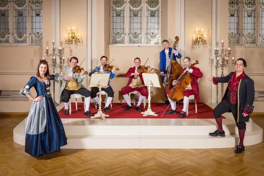 Salzburg: Mozart Concert with Dinner - 150 minutes of Mozart dinner pacing: when you’ll eat and when you’ll listen