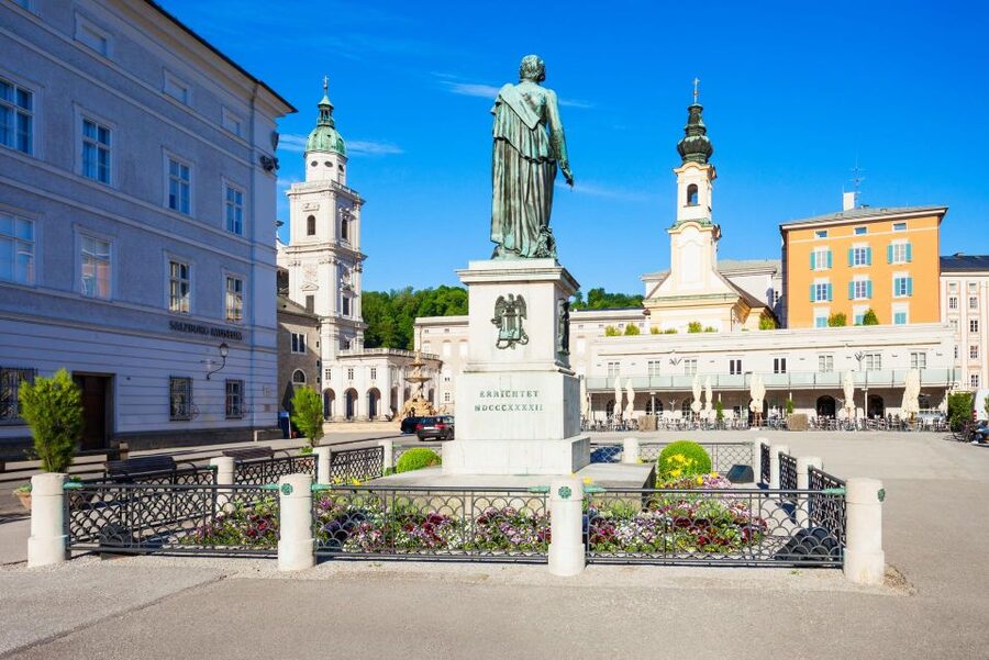 Salzburg: Old Town, Mozart, & Mirabell Gardens Walking Tour - What it feels like with real guides and real storytelling
