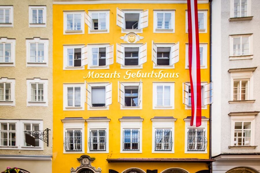 Salzburg: Private City Highlight Tour with a Guide - Residenzplatz and the cathedral-and-square shift
