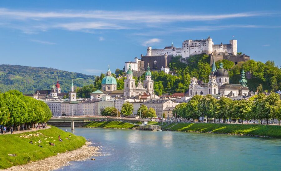 Salzburg: Private City Highlight Tour with a Guide - Meeting at Mozartplatz: fast start, easy orientation