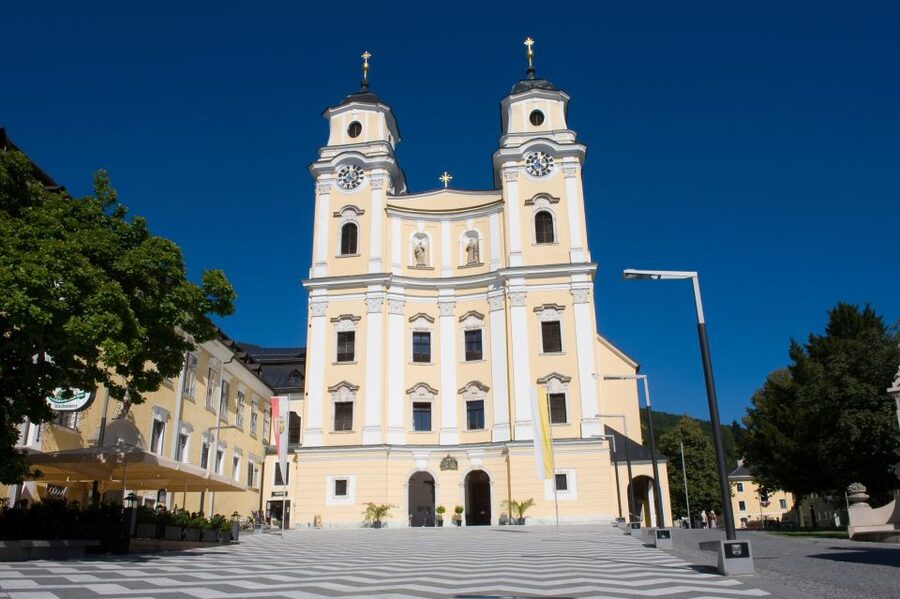 Salzburg: Private Eagle's Nest and the Sound of Music Tour - Price and value for a private group up to 4