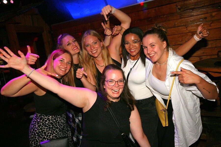 Salzburg: Pubcrawl Tour through best Bars and Clubs in Town - Four hours, four stops: how the timing really works