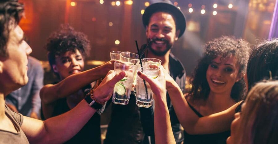 Salzburg: Pubcrawl Tour through best Bars and Clubs in Town - The guide factor: German, English support and the social style