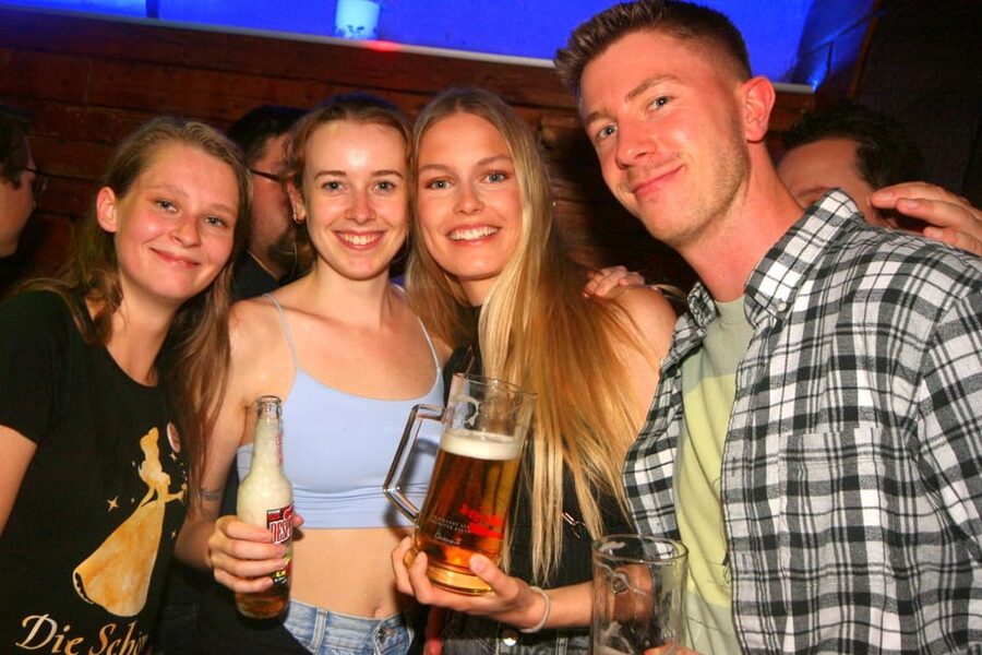 Salzburg: Pubcrawl Tour through best Bars and Clubs in Town - Where to meet and how to start without getting lost