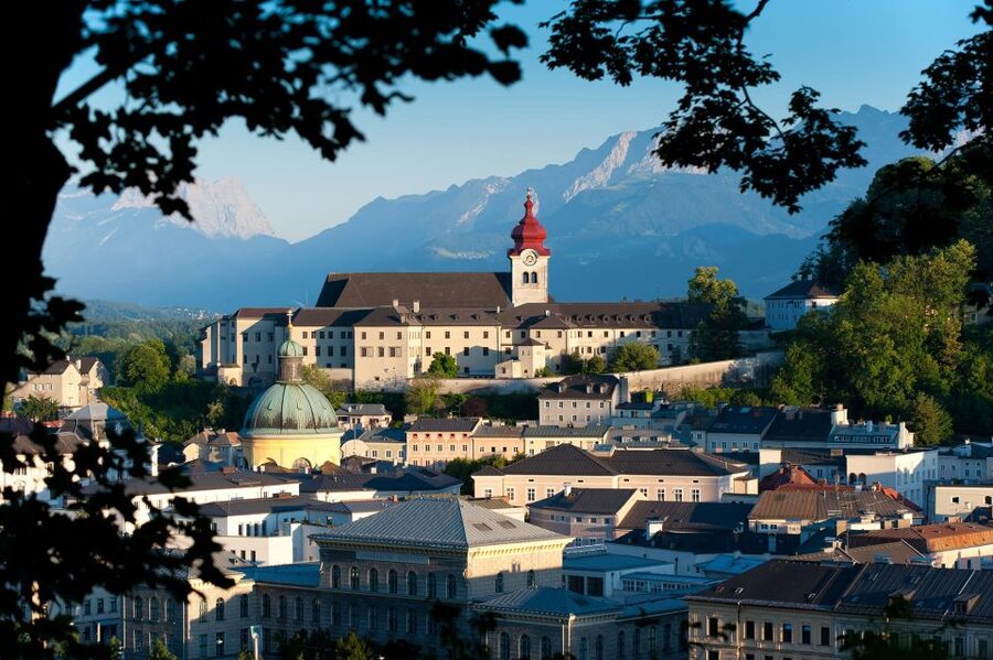 Salzburg: Sound of Music Private Half-Day Tour - Salzburg Photo Stops: Leopoldskron, Mirabell Steps, and the Trapp Connection