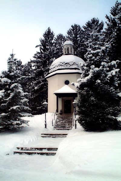 Silent Night Oberndorf Christmas Eve Tour from Salzburg - The snowy walk along the Salzach: simple, scenic, and cold