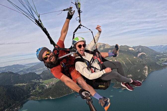 Tandem Paragliding St. Gilgen - Wolfgangsee - Optional spirals and wingovers: fun for thrill-seekers, not forced